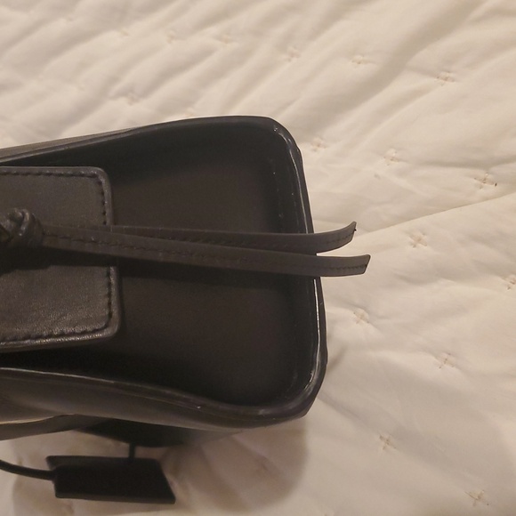 Vince Camuto Signature Crossbody Satchel Bag (#8) - Picture 9 of 12